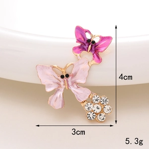 Dettaglio dell'accessorio a farfalla fai-da-te con misure di 4cm altezza e 3cm larghezza