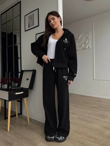 Ensemble jogging femme noir avec sweat à capuche zippé oversize et pantalon large
