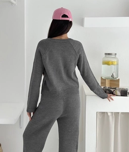 Detailed back view of dark grey knitted two-piece set with long sleeves and wide-leg pants