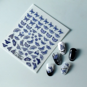 Detaillierte 5D-Präge-Nagelaufkleber mit Schmetterlingen in Vintage-Blau und Silber