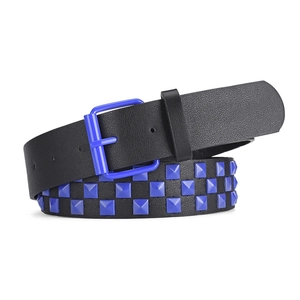 Ceinture punk en cuir pour femme avec clous pyramides bleus et boucle bleue sur noir
