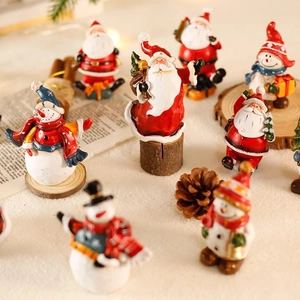 Miniatur Schneemann und Weihnachtsmann Harzfiguren für festliche Tischdekoration