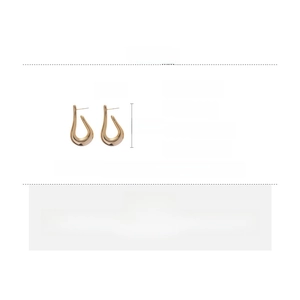 Detailed size and material diagram of gold curved teardrop acrylic earrings with silver posts