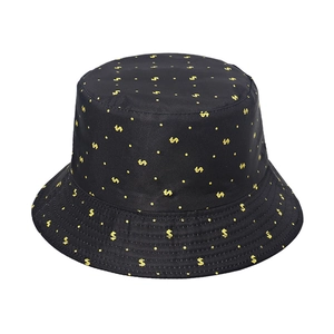 Détail d'un chapeau bob noir avec imprimé dollar jaune et coutures de bordure renforcées