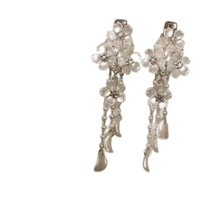 Elegant white flower tassel hair clips in New Chinese style, high-end hair accessories