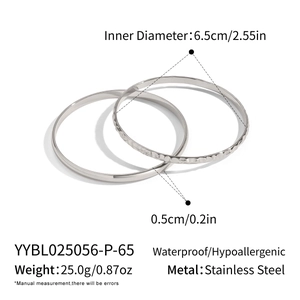 Dettagli e dimensioni dei bracciali rigidi in acciaio inossidabile martellato e lucido
