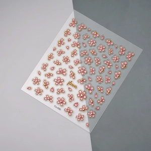 Détail d'autocollants 3D gaufrés fleurs de cerisier avec bords dorés et pétales roses