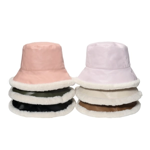 Chapeau bob d'hiver en cuir PU réversible avec doublure polaire en six coloris