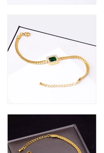 Détail du bracelet chaîne dorée réglable avec pierre carrée émeraude et accents de zircon