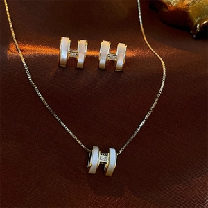 Letter H Pendant Necklace Copper Enamel Cubic Zirconia Gold Plated Elegant Clavicle Chain Jewelry For Women