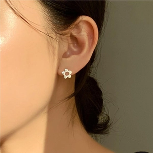 Elegant 925 sterling silver flower stud earrings worn by model in minimalist Korean style