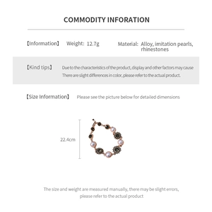 Detail view of 22.4cm sunflower rhinestone bracelet with imitation pearls and alloy
