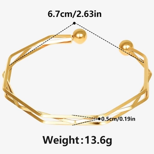 Detailed dimensions of 18k gold minimalist open bangle with diameter and width markings