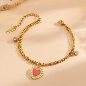 Bracelet double chaîne en acier plaqué or 18K avec pendentif cœur rouge et oxydes de zirconium