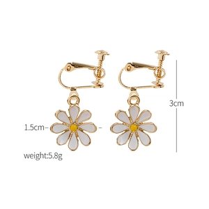 Detail view of daisy ear clips showing 1.5cm diameter and 3cm length measurements