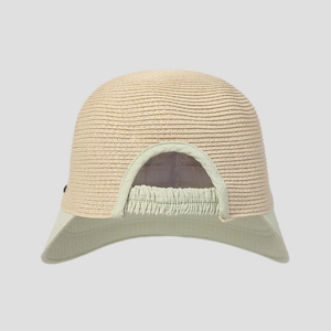Detalle de visera de paja premium con ribete verde claro y elástico para coleta