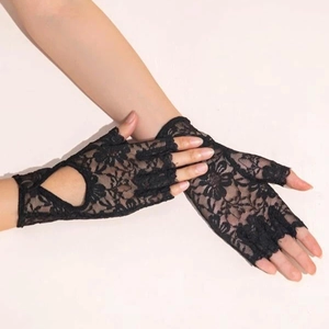 Gants élégants en dentelle noire sans doigts avec découpe en cœur et bouton