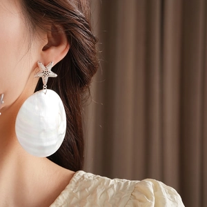 Elegant starfish and white seashell drop earrings for a luxury beach vacation look