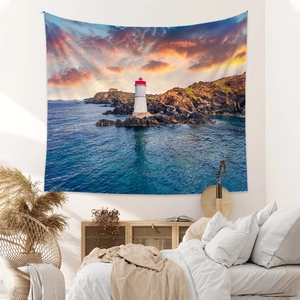 Détail d'une tapisserie bohème de phare au coucher du soleil dans une chambre douillette