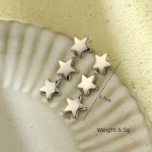 Silver stainless steel star earrings on ceramic plate with detailed size measurements
