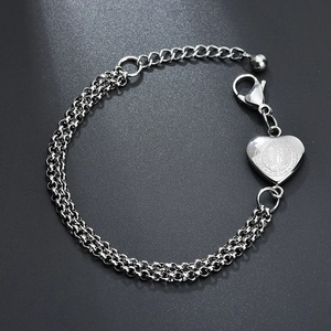 Bracelet double chaîne en acier inoxydable argenté avec un pendentif cœur Guadalupe