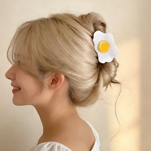 Creative fried egg hair claw clip for women featuring a cute cartoon poached egg design