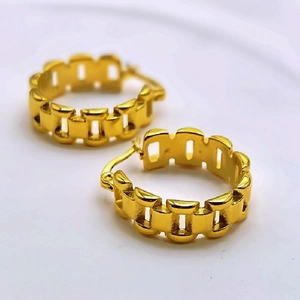 Orecchini a cerchio vintage in acciaio al titanio placcato oro 18k con maglie