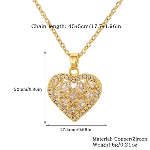 Macro shot of gold heart necklace with dimensions 22x17.5mm and 45+5cm chain details