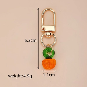 Detailed view of orange glass pumpkin keychain with size 5.3cm and weight 4.9g specs