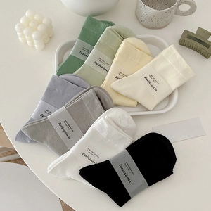 Japanische Baumwollsocken Set in verschiedenen Farben mit Papierbanderole für Frauen