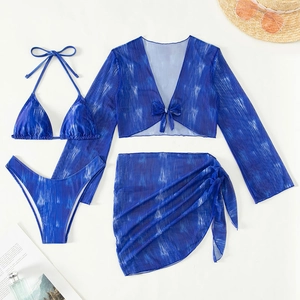 Ensemble bikini 4 pièces imprimé marbre bleu avec haut en maille et jupe de plage