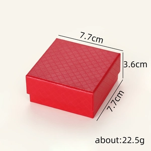 Rode sieradendoos met reliëf, afmetingen 7,7x7,7x3,6cm en gewicht 22,5g voor geschenken