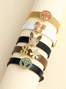 Detailaufnahme von fünf Zirkonia-Armbändern mit Mesh- und Lederarmbändern im Uhrenstil