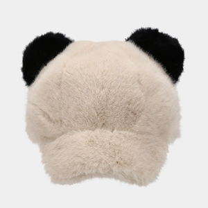Dettaglio ravvicinato delle orecchie di panda in peluche e del morbido tessuto sintetico