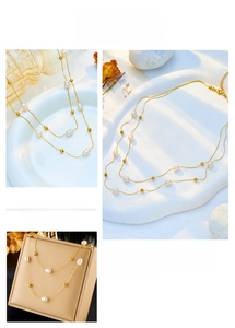 Détails du collier double couche en or avec perles rondes et perles baroques