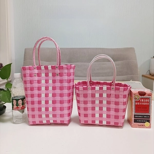 Comparison of large and small woven tote bags with checkered pink patterns and handles
