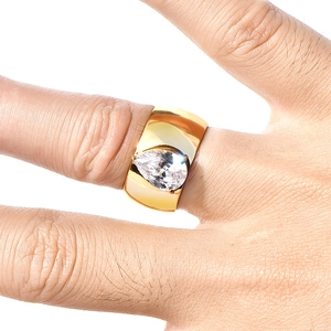 Eleganter 18K vergoldeter breiter Titanstahlring mit funkelndem Birnenform-Edelstein
