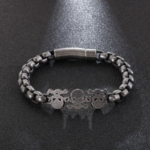 Detailed close-up of hip hop skull charm on vintage brushed titanium steel box chain