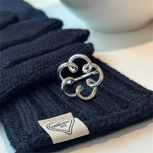 Minimalist 925 sterling silver flower ring with elegant hollowed silver petal design