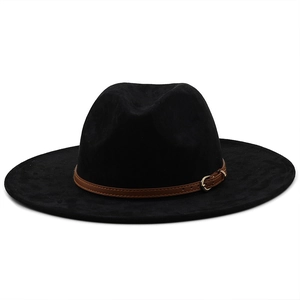 Chapeau de cowboy en daim noir avec bande en cuir marron et boucle en métal doré élégant