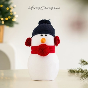 Adorable poupée bonhomme de neige de Noël avec bonnet en tricot pour décoration festive