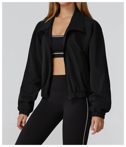 Detailed view of women's 3-piece yoga set with contrasting white trim and zipper jacket