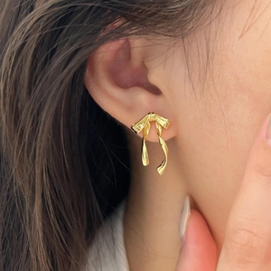 Elegant 925 sterling silver bow knot stud earrings in shiny gold finish for women