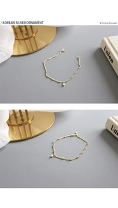 Detailed close-up of a minimalist S925 silver beaded chain bracelet with a white pearl