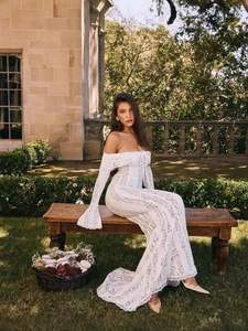 Elegant white lace off-shoulder long dress with high waist and slim fit fishtail hemline