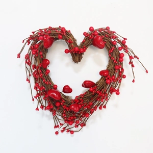 28cm heart-shaped berry wreath with red ornaments and brown vine for Valentine door decor