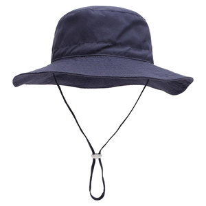 Dettaglio cappello pescatore blu bimbi con cordino regolabile e tesa con cuciture