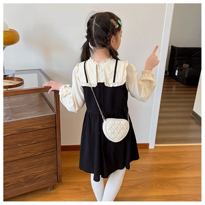 Detail view of a white heart-shaped chain bag with quilted patterns for toddler girls