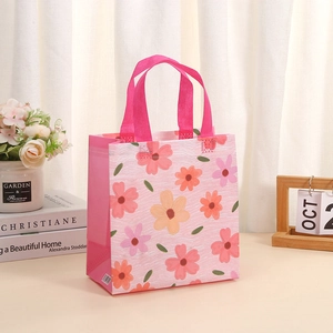 Vliestasche mit rosa Blumenmuster und verstärkten Henkeln für Einkauf und Geschenke