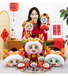 Feestelijke Jaar van het Paard knuffelset in verschillende maten voor Chinees Nieuwjaar